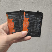 thay pin huawei mate 20 pro chính hãng 3