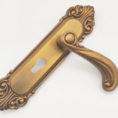 Khóa cửa tay gạt hợp kim nhôm mạ vàng đồng 1